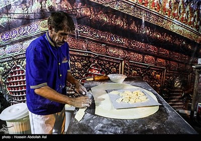 خدمت رسانی به زائران اربعین حسینی در مرز شلمچه