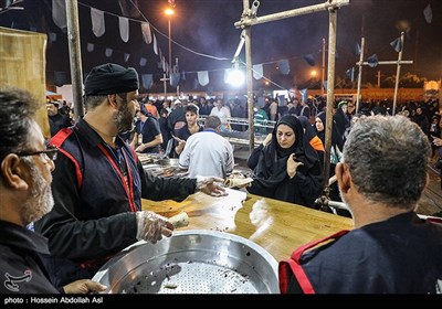 خدمت رسانی به زائران اربعین حسینی در مرز شلمچه