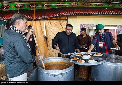 خدمت رسانی به زائران اربعین حسینی در مرز شلمچه