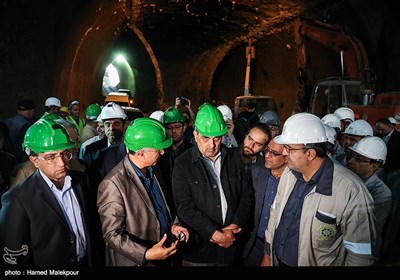 بازدید پیروز حناچی شهردار تهران از پروژه در حال ساخت زیرگذر و تونل استاد معین