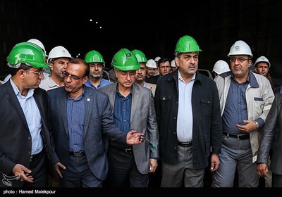بازدید پیروز حناچی شهردار تهران از پروژه در حال ساخت زیرگذر و تونل استاد معین