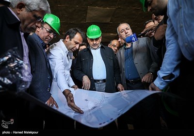 بازدید پیروز حناچی شهردار تهران از پروژه در حال ساخت زیرگذر پل گیشا