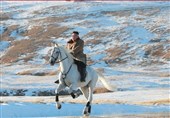 پیام رهبر کره شمالی به آمریکا با اسب سواری در برف+تصاویر