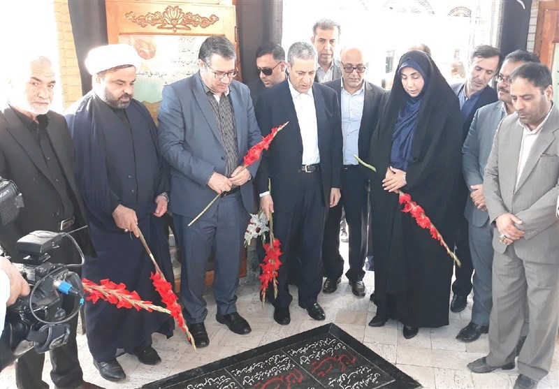 وزیر صنعت به شهدای بوشهر و گمنام ادای احترام کرد