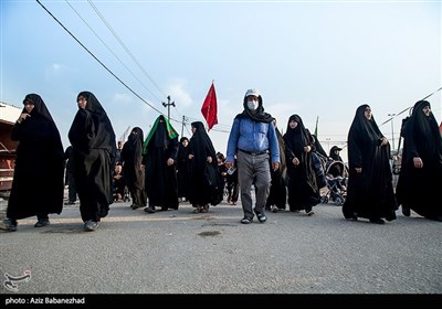 پیاده روی زائران اربعین حسینی در مسیر نجف به کربلا