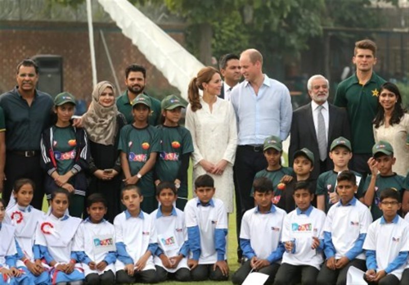 برطانوی شاہی جوڑے کا نیشنل کرکٹ اکیڈمی کا دورہ / کرکٹ بھی کھیلی + تصاویر