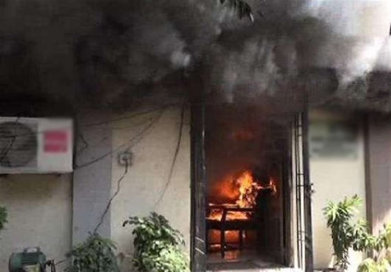 کراچی: عمارت میں آگ بھڑک اٹھی، فائر بریگیڈ کا بجھانے سے انکار