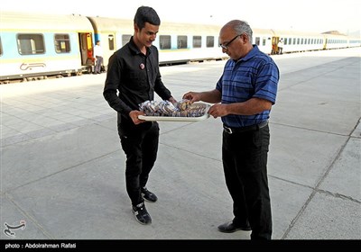 بازگشت زائران اربعین حسینی(ع) از ایستگاه راه آهن همدان