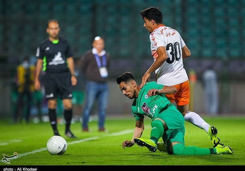 اصفهان| فخرالدینی: ریشه نتیجه نگرفتن تیم بدشانسی است؛ مستحق باخت نبودیم