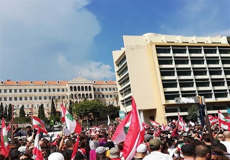 لبنان|درخواست معترضان برای کناره‌گیری «حریری» / درخواست اسقف اعظم مسیحیان لبنان