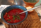سوپ بورش از غذاهای معروف در روسیه است که با خامه سرو می شود