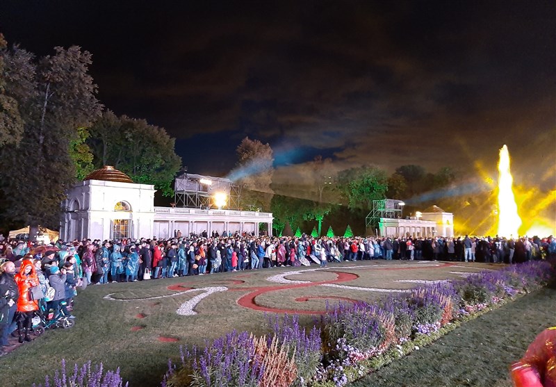 بستن فواره‌ها مقابل کاخ تابستانه کاترین کبیر یکی از مراسم پرطرفدار سن پترزبورگ است
