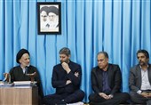 امام جمعه بیرجند: امروز یک عده پول پارو میکنند و عده دیگر سر در زبالهدانها دارند