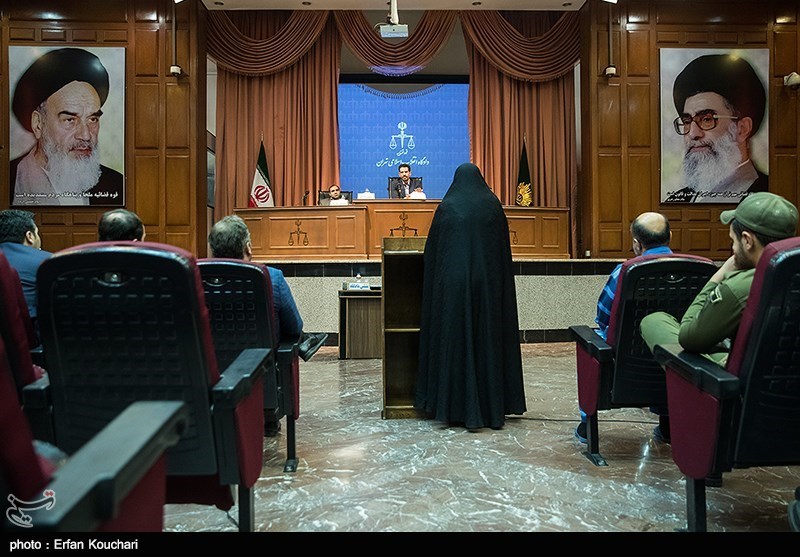 آغاز دادگاه رسیدگی به پرونده‌های کلان اخلال ارزی در مشهد مقدس / قاچاق 9 هزار میلیارد تومانی متهمان