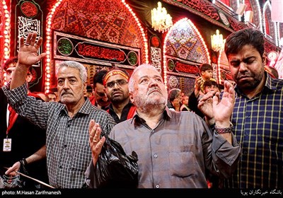 عزاداری اربعین در حرم امام حسین(ع)