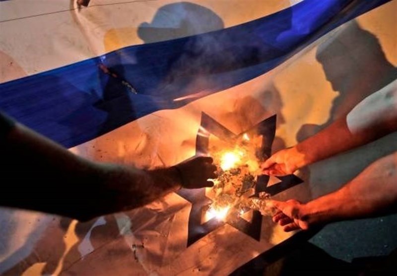 Protesters in Southern Lebanon Set Israeli, US Flags on Fire (+Video)