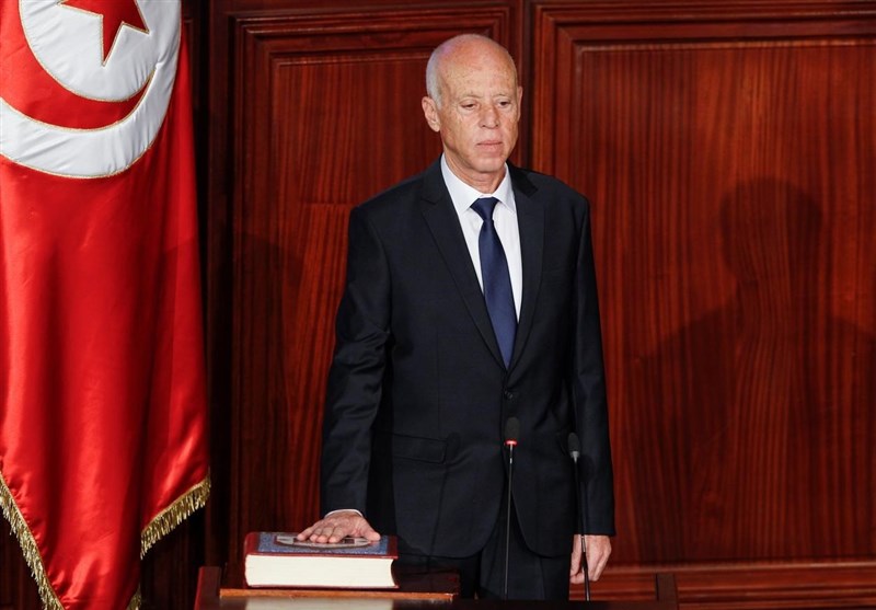 Political Outsider Saied Sworn in as Tunisia&apos;s President