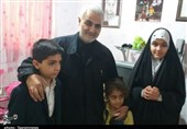 دیدار صمیمانه سرلشکر سلیمانی با خانواده شهید &quot; سعد&quot;+تصویر