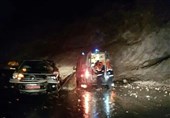 ریزش سنگ از کوه در جاده کندوان؛ ترافیک جاده های مازندران پرحجم است