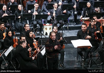 اجرای سمفونی« آب تشنه» توسط ارکستر ملی ایران به رهبری سهراب کاشف 