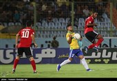 دیدار تیم‌های فوتبال صنعت نفت و تراکتور - آبادان