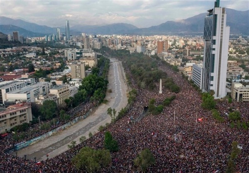 Thousands Return to Protest in Chile to Ask for Pinera&apos;s Resignation