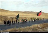 فعالیت 43 ایستگاه صلواتی در محورهای ورودی مشهد/ 15000 زائر پیاده وارد مشهدمقدس شدند
