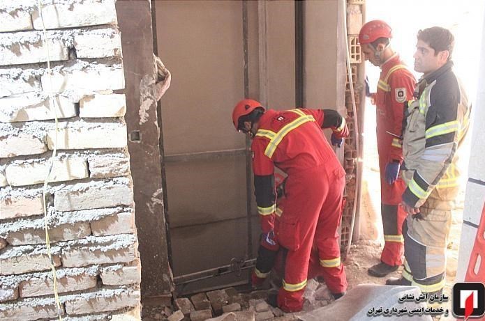 حادثه،محل،ساختماني،كارگر،سقوط،اوليه،چاهك،بالابر