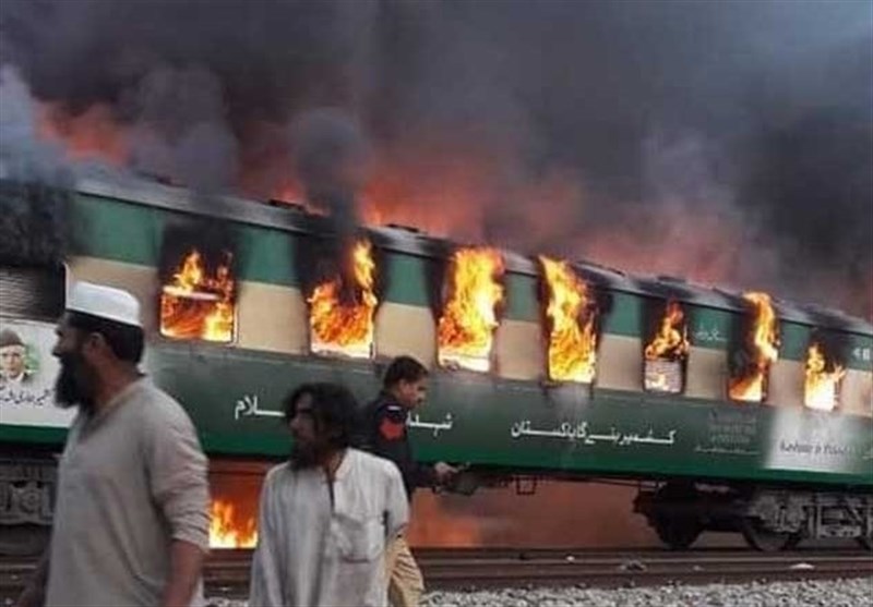 آتش گرفتن یک قطار پاکستانی 62 مسافر را به کام مرگ کشاند