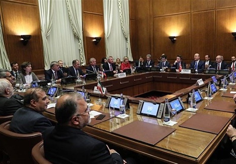 ورود هیئت سوری به ژنو برای شرکت در ششمین دور نشست کمیته قانون اساسی سوریه