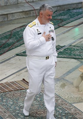 حضور امیر دریادار حسین خانزادی فرمانده نیروی دریایی ارتش در نماز جمعه تهران 10 آبان