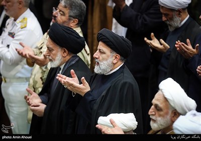 حضور حجت الاسلام سید ابراهیم رئیسی رئیس قوه قضائیه در نماز جمعه تهران 10 آبان