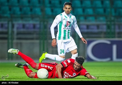 دیدار تیمهای فوتبال ذوب آهن و شاهین بوشهر