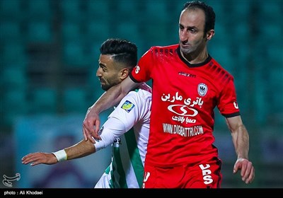 دیدار تیمهای فوتبال ذوب آهن و شاهین بوشهر