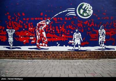 إزاحة الستار عن لوحات جدارية على جدران "وكر التجسس الامريكي" في طهران