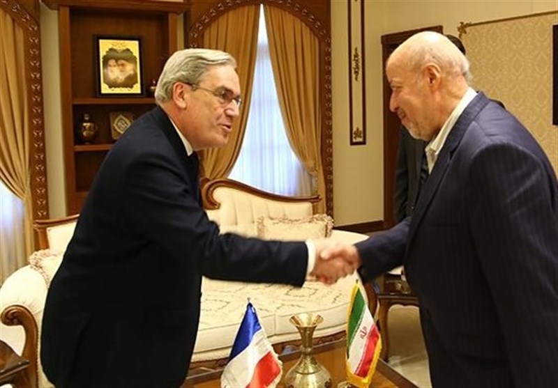 نامه جمعی از اساتید به ظریف درباره اظهارات مداخله جویانه سفیر فرانسه در ایران