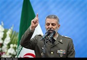 فرمانده ارتش: زانوزدن در برابر دشمن دستاوردی برای مردم نخواهد داشت/ ایران برای پاسخ به فشارها اراده و اجماعِ لازم را دارد