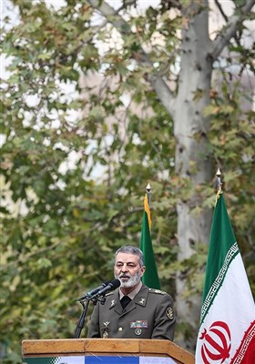 سخنرانی سرلشکر سید عبدالرحیم موسوی فرمانده کل ارتش در راهپیمایی یوم‌الله ۱۳ آبان