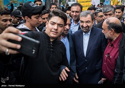محسن رضایی دبیر مجمع تشخیص مصلحت نظام در راهپیمایی یوم‌الله ۱۳ آبان