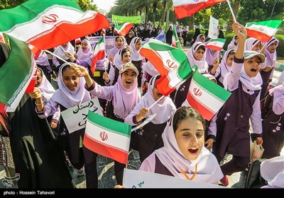 راهپیمایی روز 13 آبان در کیش 