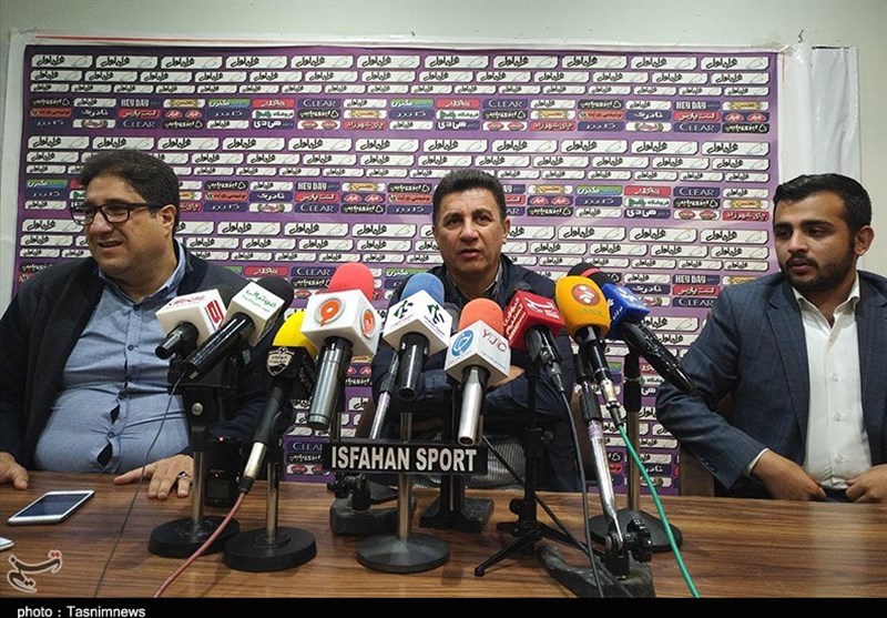 اصفهان| قلعه‌نویی: دنیزلی به فوتبال دنیا حق دارد / اخلاق در فوتبال ما گم شده است