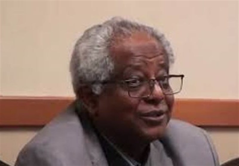 سودان| مخالفت با حذف قرآن از کتاب‌های درسی/ موافقت حمدوک با تحویل البشیر به دادگاه لاهه