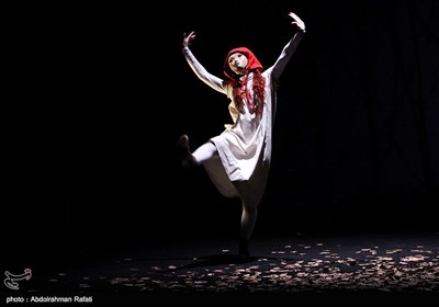 نمایش شنل قرمزی از ایتالیا به کارگردانی لوانا جرامگنا