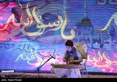 اجرای موسیقی توسط کارن احمدی، هنرمند برگزیده جشنواره ملی موسیقی جوان