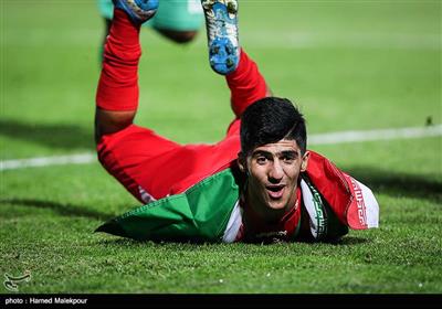 شادی بازیکنان تیم ملی فوتبال جوانان ایران پس از پیروزی مقابل امارات و صعود به دور نهایی رقابت‌ها