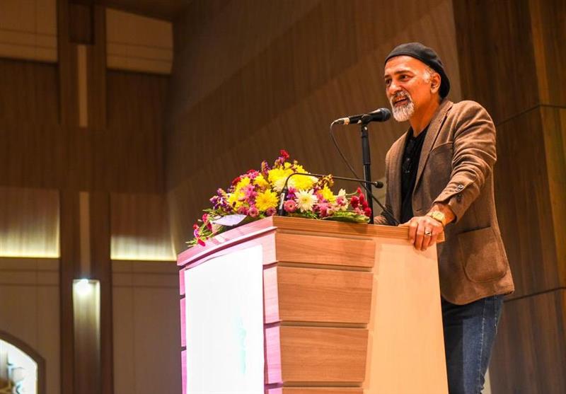 جشنواره ملی تئاتر فتح خرمشهر با سخنرانی کنایه‌آمیز حمیدرضا آذرنگ پایان یافت