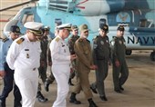 فرمانده کل ارتش طرح‌ها و برنامه‌های پایگاه دریایی بوشهر را بررسی کرد