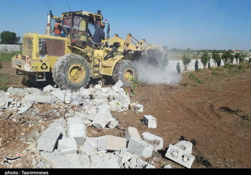 خوزستان| ساخت و سازهای غیرمجاز در باغ مرکبات دزفول تخریب شدند+تصویر