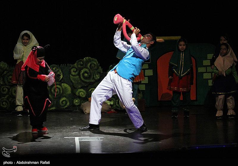 18 نمایش در دومین روز از جشنواره تئاتر کودک و نوجوان همدان به روی صحنه می‌رود