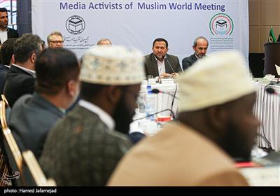 سخنرانی حمیدرضا مقدم فر رییس هیئت مدیره اتحادیه جهانی فعالان رسانه‌ای جهان اسلام در نشست فعالان رسانه‌ای جهان اسلام